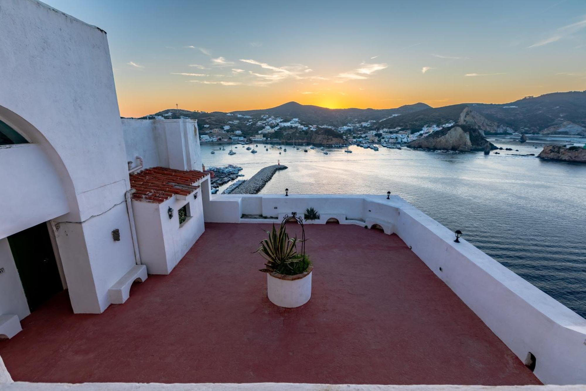 Hotel Torre Dei Borboni Ponza Kültér fotó