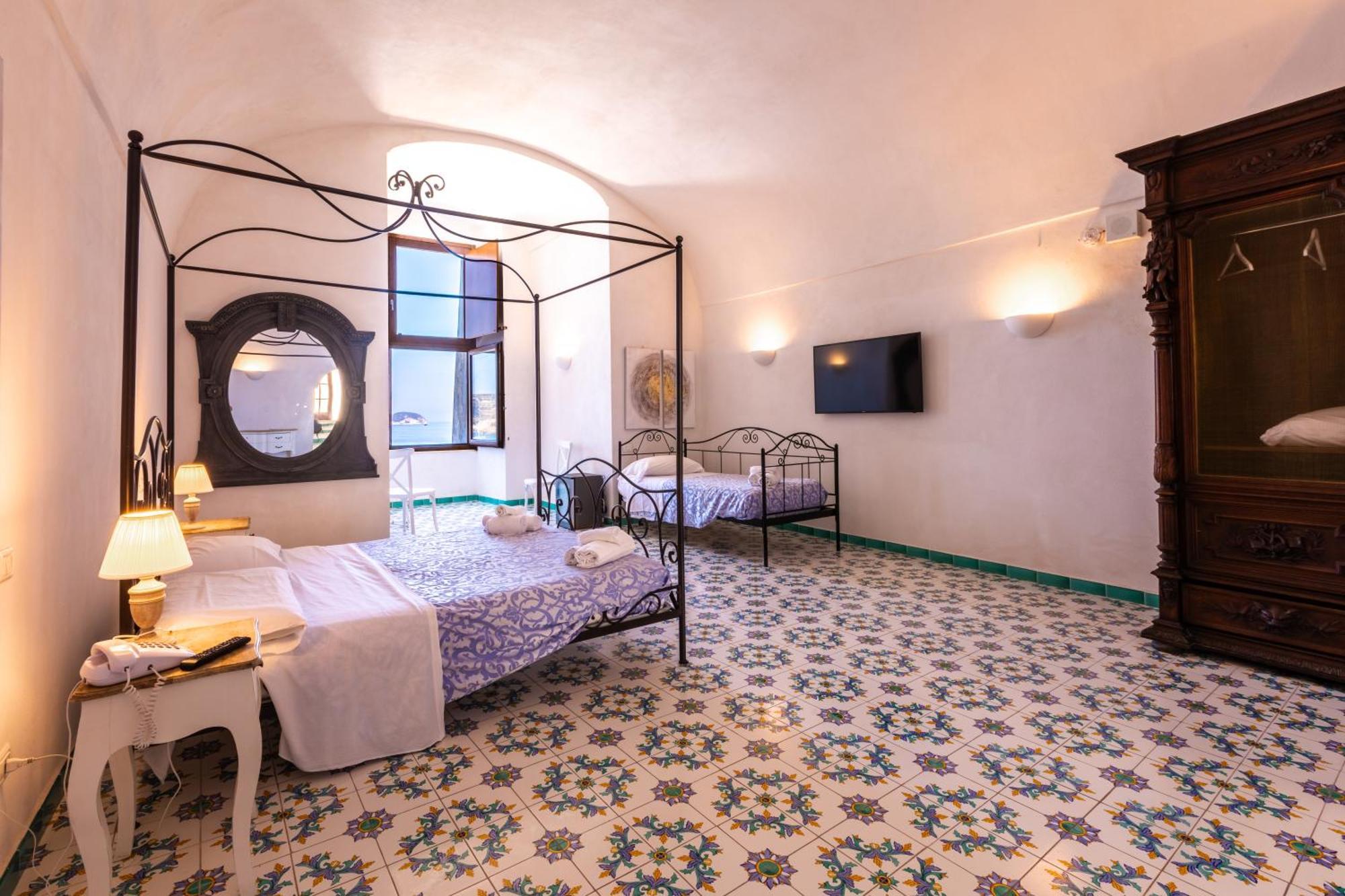 Hotel Torre Dei Borboni Ponza Kültér fotó