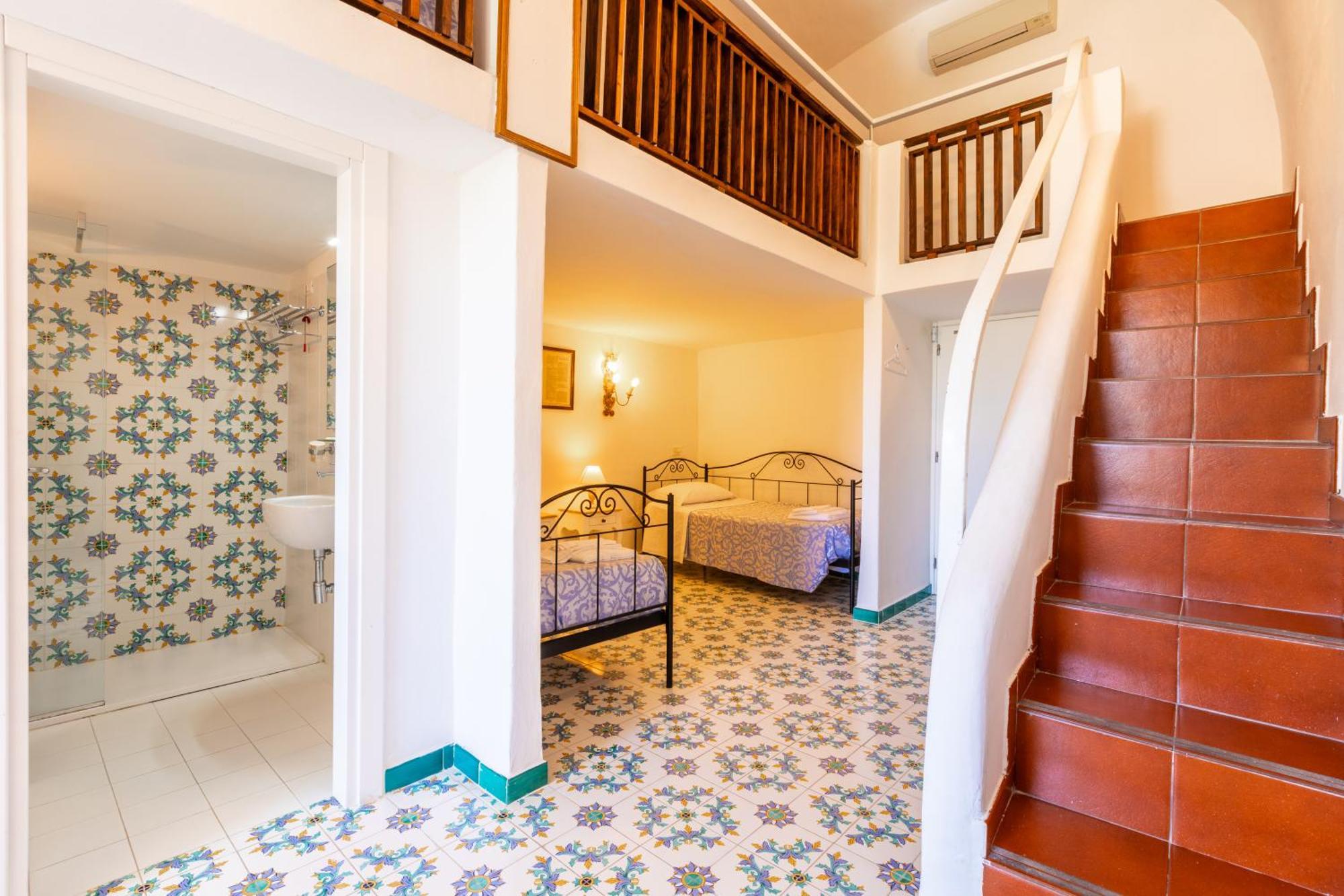 Hotel Torre Dei Borboni Ponza Kültér fotó