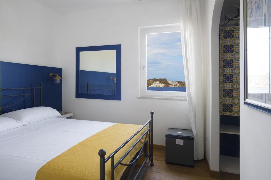 Hotel Torre Dei Borboni Ponza Kültér fotó