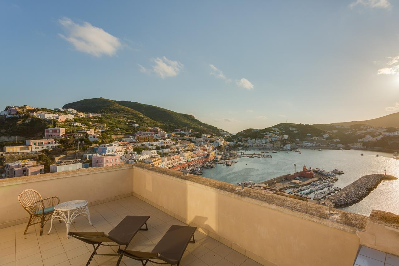 Hotel Torre Dei Borboni Ponza Kültér fotó